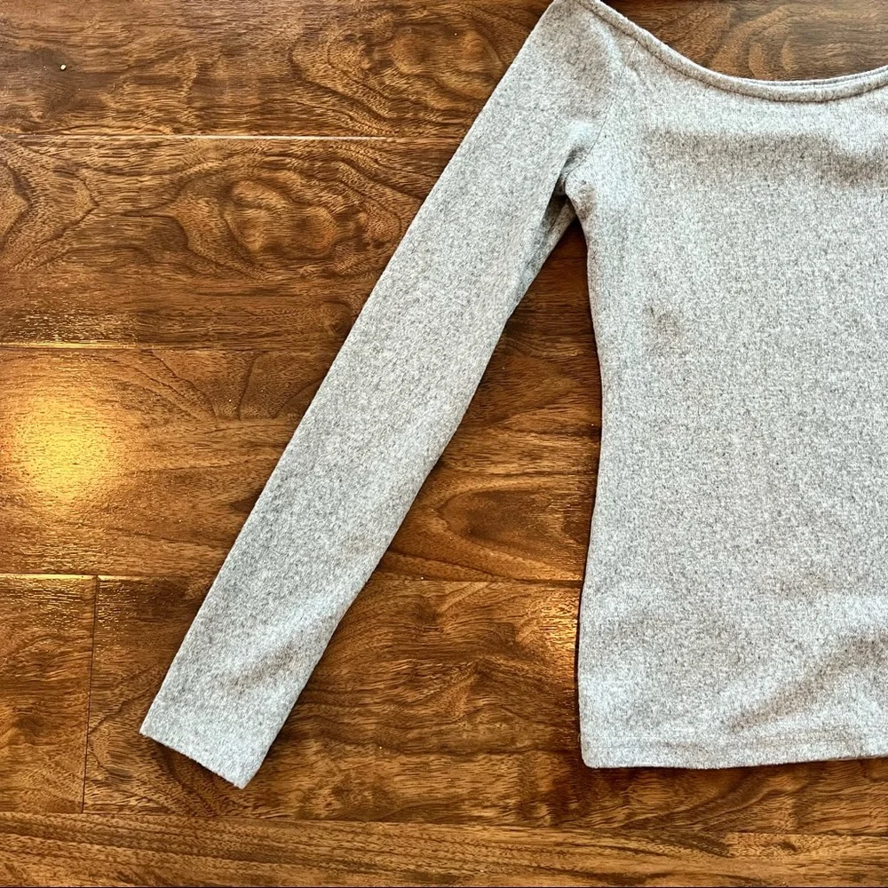 off the shoulder long sleeve top - Picture 7 of 7